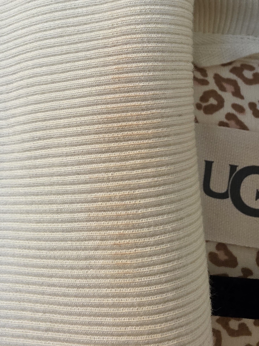 UGG Leopard Print Robe - Picture 5 of 5
